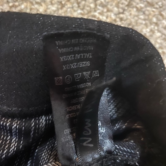 Black womens stretchy capris pants - Picture 2 of 2